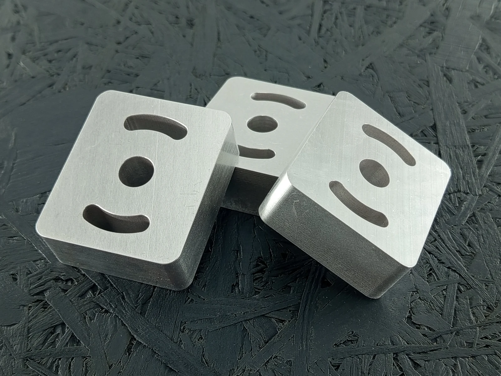 CNC-gefräste Frontplatte aus Alu 5083 mit Senkungen und Bohrungen